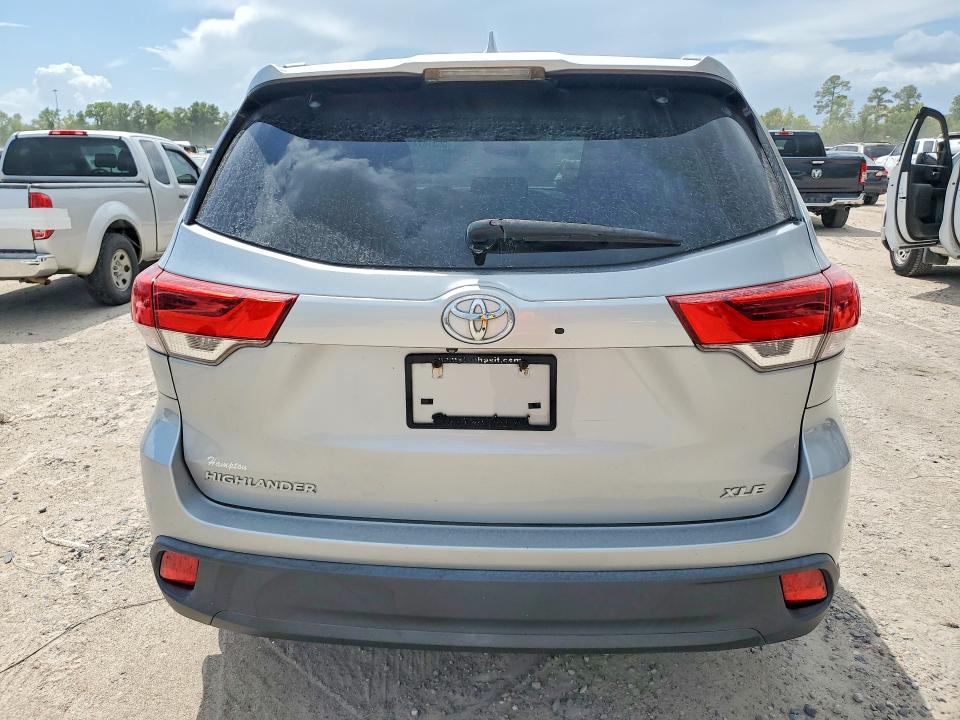 2018 Toyota Highlander მანქანა იყიდება აუქციონზე, vin: 5TDKZRFH2JS538097, აუქციონის ნომერი: 65318746