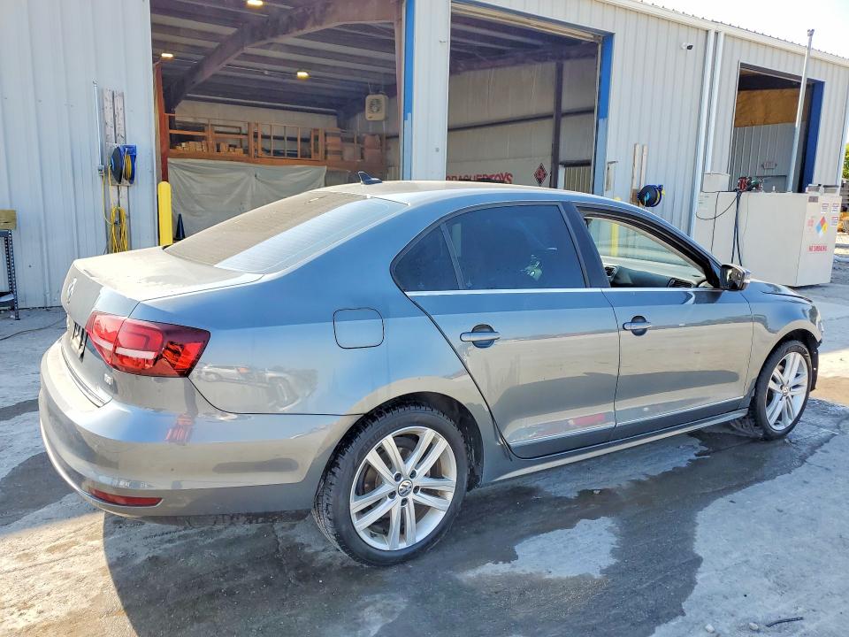 66231606 :رقم المزاد ، 3VWL17AJ2HM333770 vin ، 2017 Volkswagen Jetta مزاد بيع