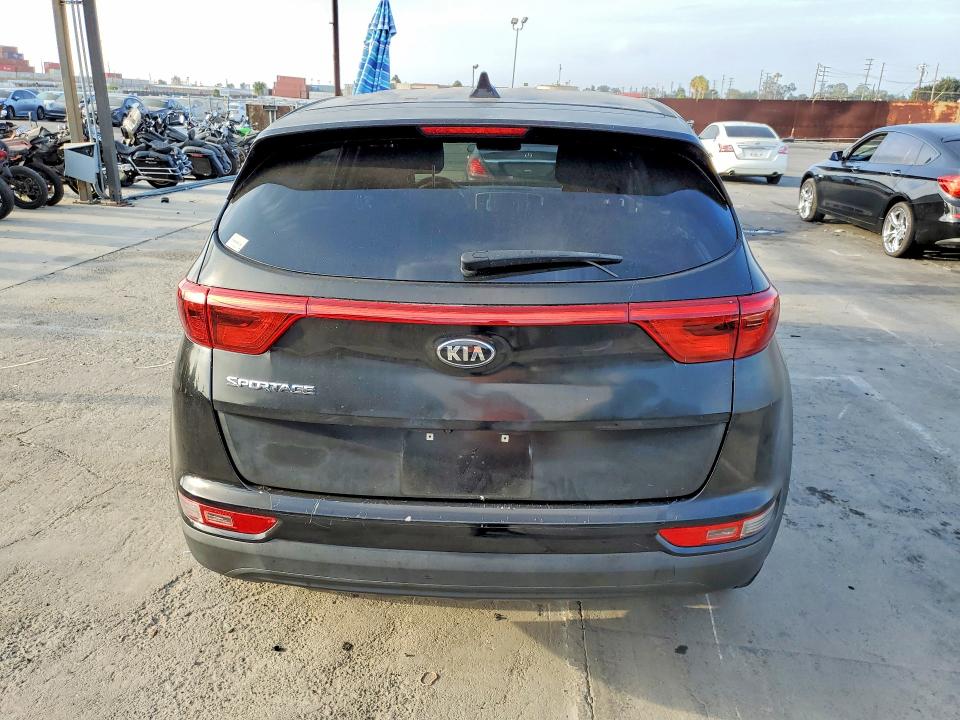 65008646 :رقم المزاد ، KNDPMCAC2H7185197 vin ، 2017 Kia Sportage مزاد بيع