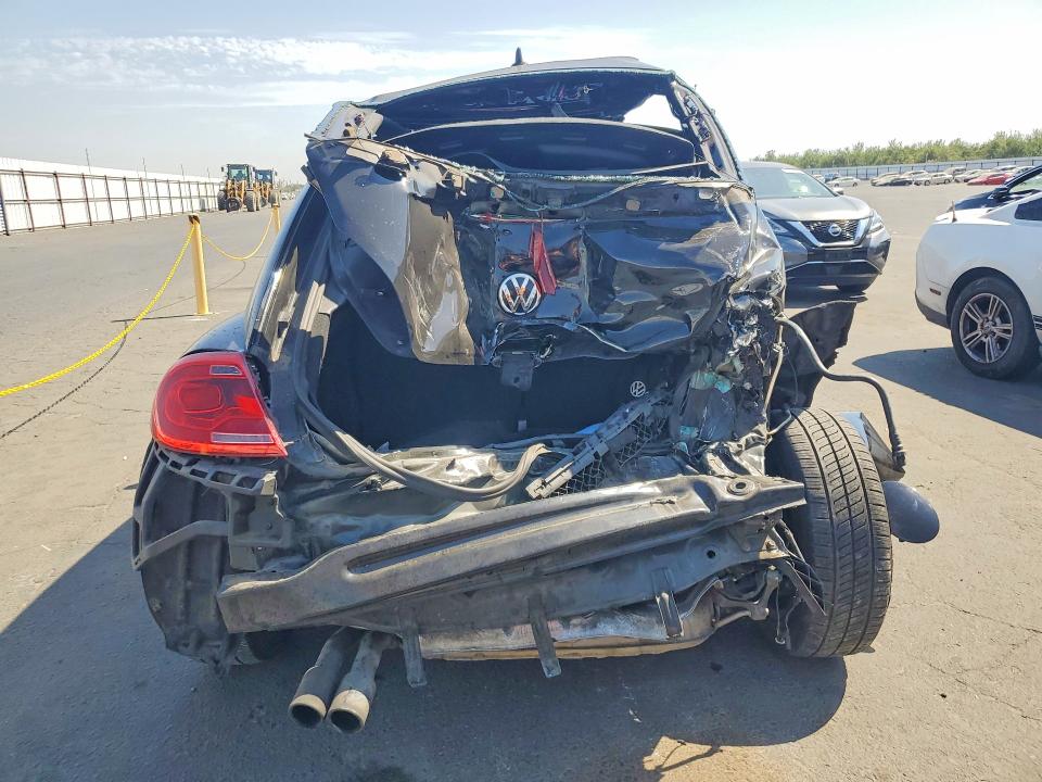 64121256 :رقم المزاد ، 3VWJ17AT1GM626261 vin ، 2016 Volkswagen Beetle مزاد بيع