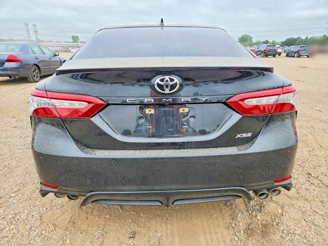 66421496 :رقم المزاد ، 4T1B61HK6JU525363 vin ، 2018 Toyota Camry مزاد بيع