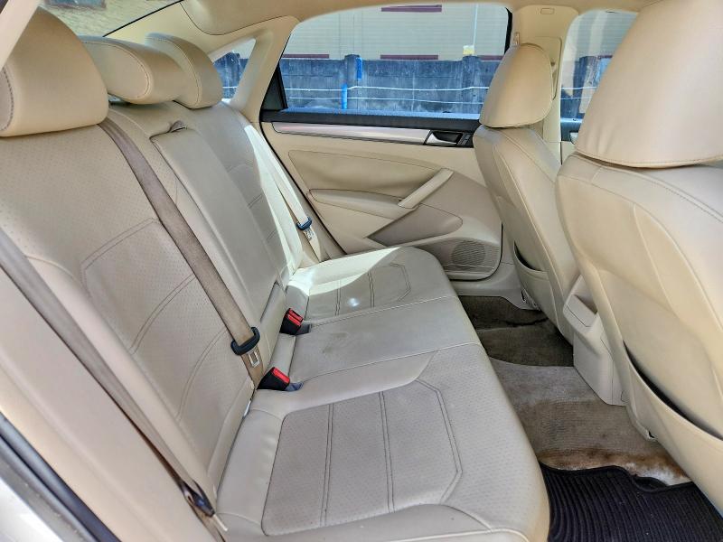 66448566 :رقم المزاد ، 1VWAS7A32FC111430 vin ، 2015 Volkswagen Passat مزاد بيع