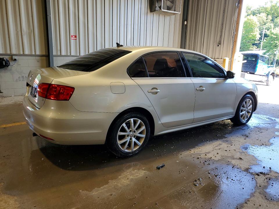 63680586 :رقم المزاد ، 3VWD17AJ5EM235106 vin ، 2014 Volkswagen Jetta مزاد بيع