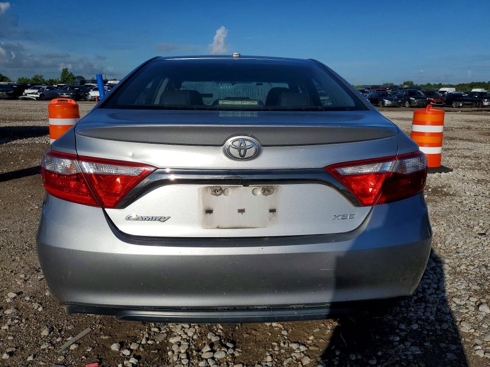 64401156 :رقم المزاد ، 4T1BF1FK0FU114888 vin ، 2015 Toyota Camry مزاد بيع