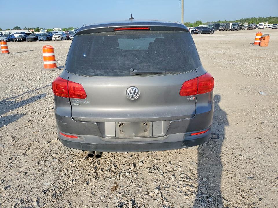 65748636 :رقم المزاد ، WVGAV7AXXHK047543 vin ، 2017 Volkswagen Tiguan مزاد بيع