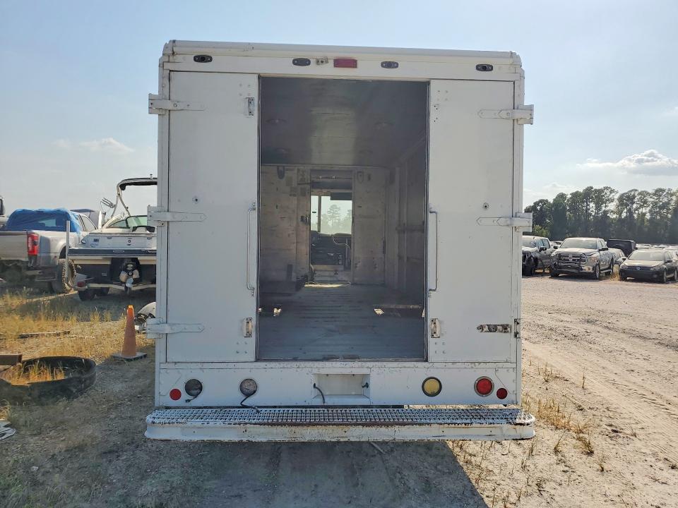 64035186 :رقم المزاد ، 4UZAANDH35CU14986 vin ، 2005 Freightliner Mt45 Chassis مزاد بيع