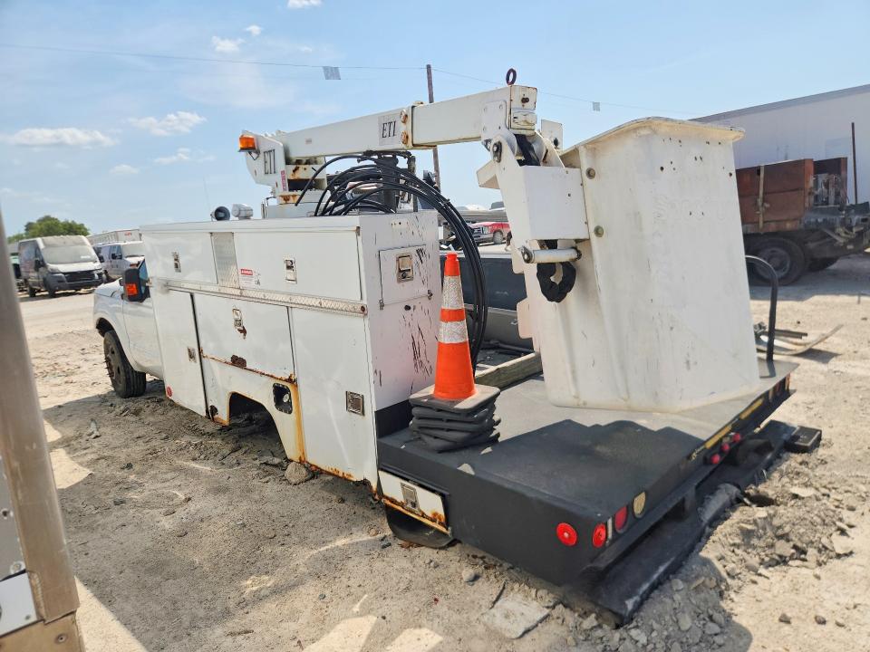 2011 Ford F350 მანქანა იყიდება აუქციონზე, vin: 1FDRF3G61BEA42227, აუქციონის ნომერი: 63887776