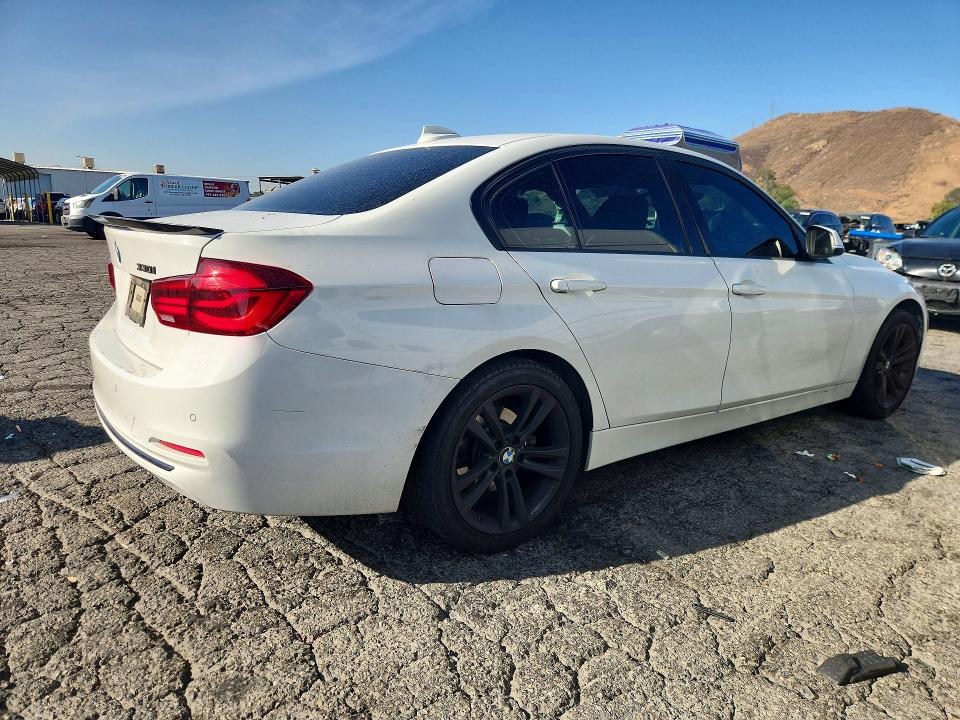66122586 :رقم المزاد ، WBA8B9G57JNU98184 vin ، 2018 Bmw 330 مزاد بيع