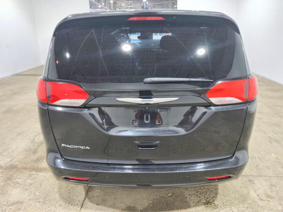 65313706 :رقم المزاد ، 2C4RC1DG1HR642904 vin ، 2017 Chrysler Pacifica مزاد بيع