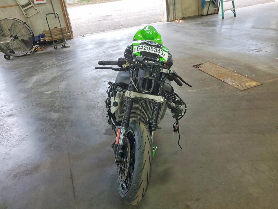 64298386 :رقم المزاد ، JKAZXCS1XGA003643 vin ، 2016 Kawasaki Zx1000 مزاد بيع