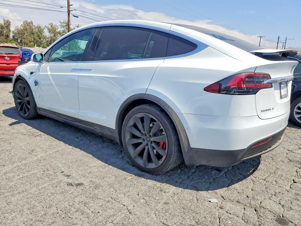 Продажа на аукционе авто 2018 Tesla Model X, vin: 5YJXCBE46JF105237, номер лота: 63526016