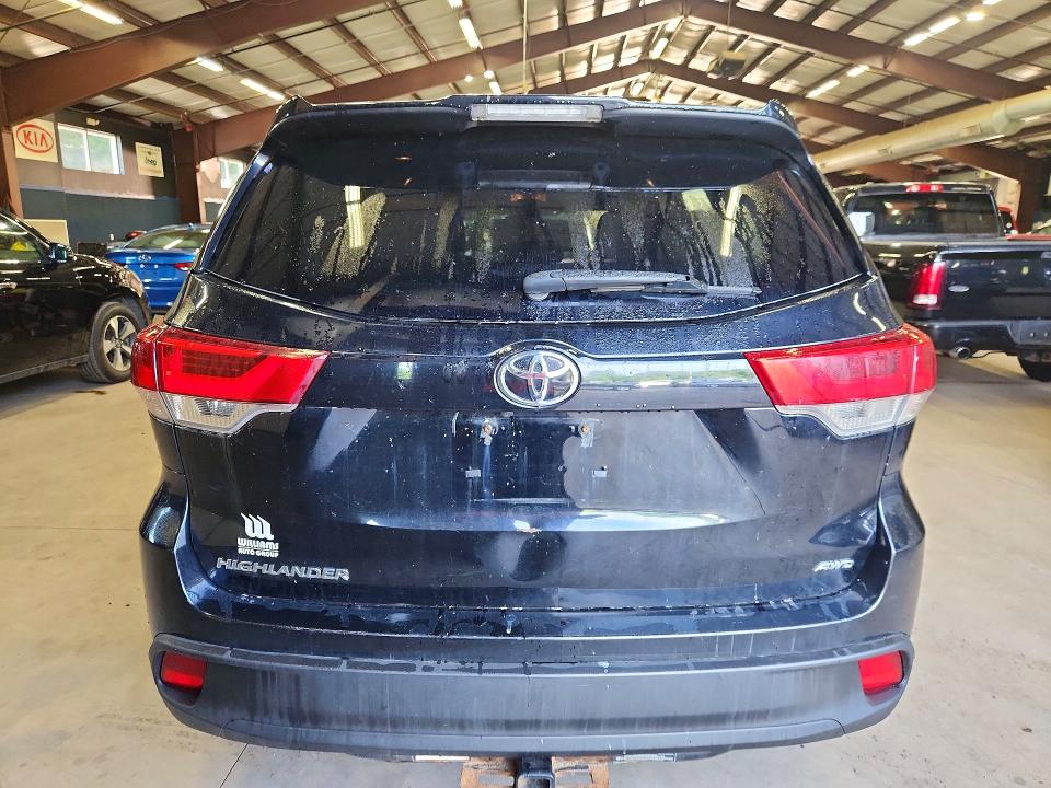 Продаж на аукціоні авто 2018 Toyota Highlander, vin: 5TDBZRFH6JS808738, номер лоту: 63936326
