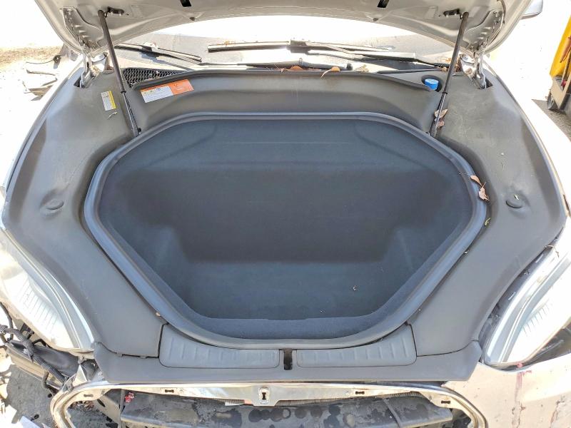 63621996 :رقم المزاد ، 5YJSA1E28FF117373 vin ، 2015 Tesla Model S مزاد بيع