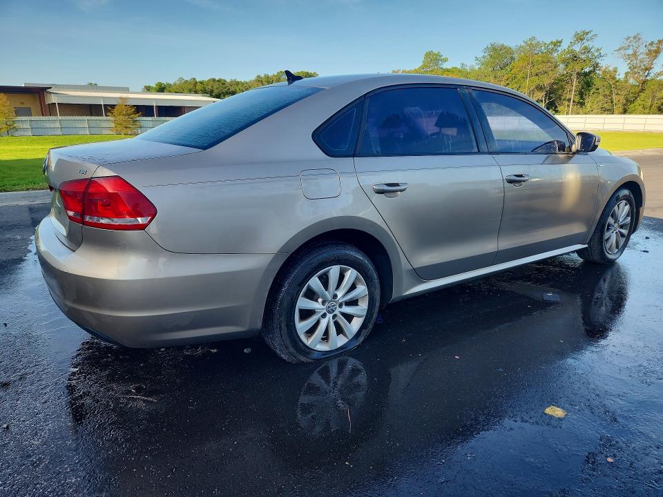 2015 Volkswagen Passat მანქანა იყიდება აუქციონზე, vin: 1VWAT7A31FC006827, აუქციონის ნომერი: 64641626