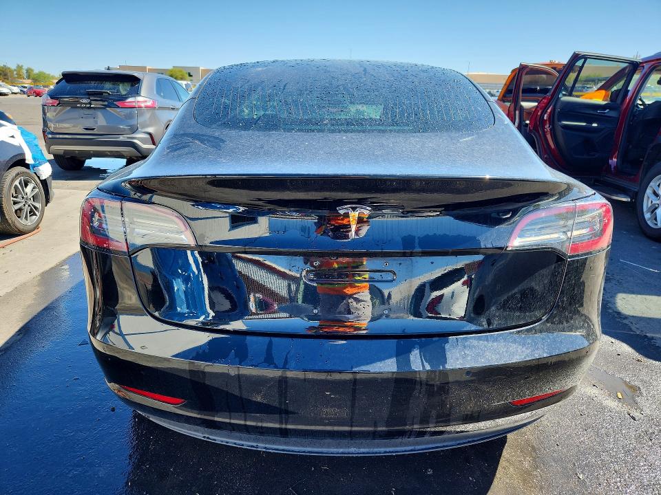 63282856 :رقم المزاد ، 5YJ3E1EA6JF154575 vin ، 2018 Tesla Model 3 مزاد بيع