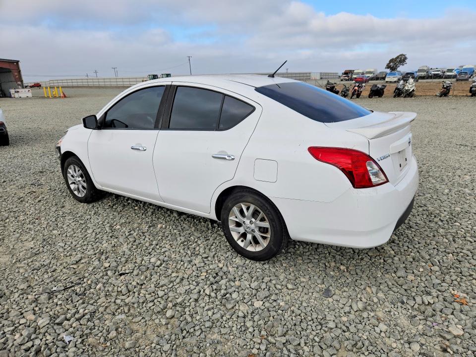 64288406 :رقم المزاد ، 3N1CN7AP0JL883754 vin ، 2018 Nissan Versa مزاد بيع