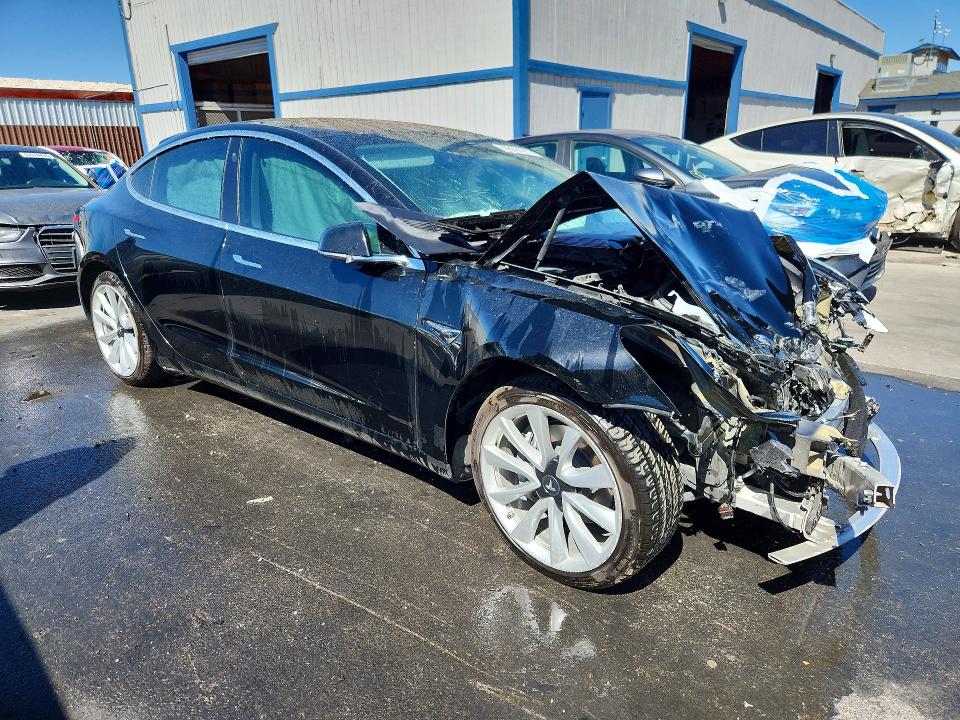 63282856 :رقم المزاد ، 5YJ3E1EA6JF154575 vin ، 2018 Tesla Model 3 مزاد بيع