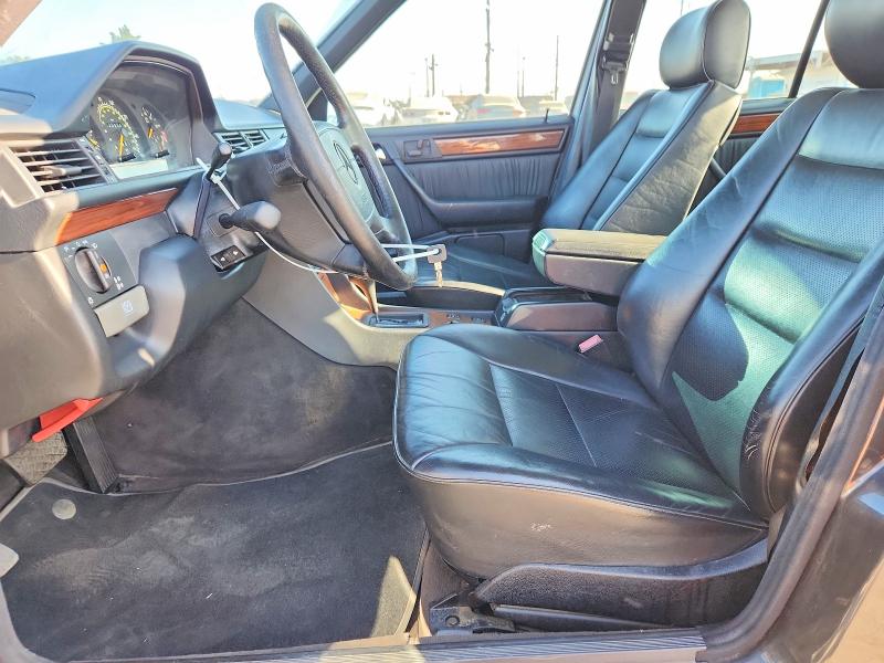 1995 Mercedes-benz E მანქანა იყიდება აუქციონზე, vin: WDBEA32E5SC159125, აუქციონის ნომერი: 65314436