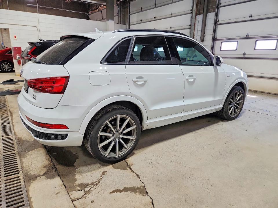 64700916 :رقم المزاد ، WA1GCCFS0HR005104 vin ، 2017 Audi Q3 مزاد بيع