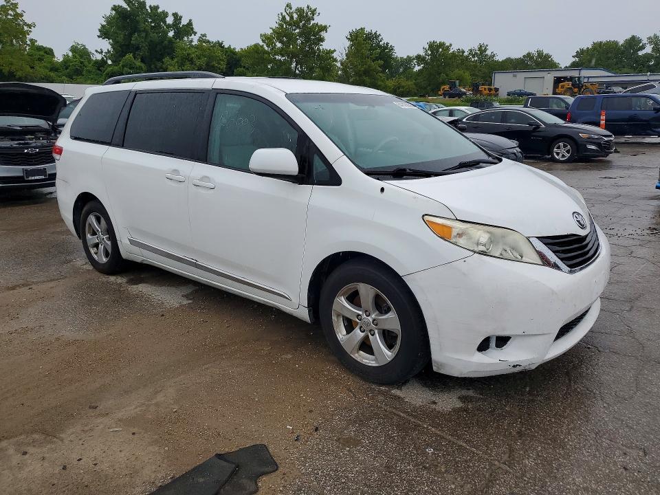 Продажа на аукционе авто 2013 Toyota Sienna, vin: 5TDKK3DC7DS283296, номер лота: 64143956