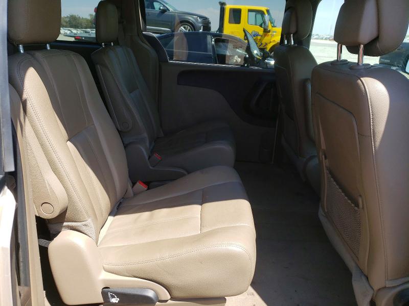 64944316 :رقم المزاد ، 2C4RC1BG8FR626599 vin ، 2015 Chrysler Town & Country مزاد بيع
