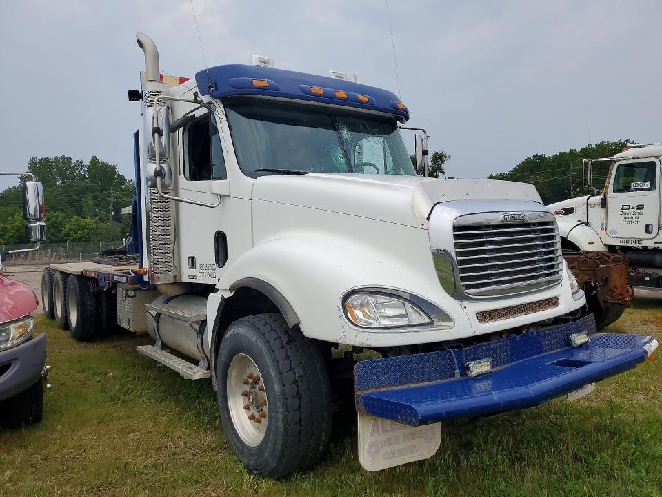 2004 Freightliner Conventional მანქანა იყიდება აუქციონზე, vin: 1FVPA6CK24LM77744, აუქციონის ნომერი: 63388036