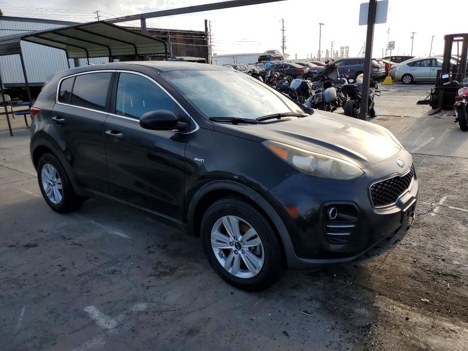 65008646 :رقم المزاد ، KNDPMCAC2H7185197 vin ، 2017 Kia Sportage مزاد بيع