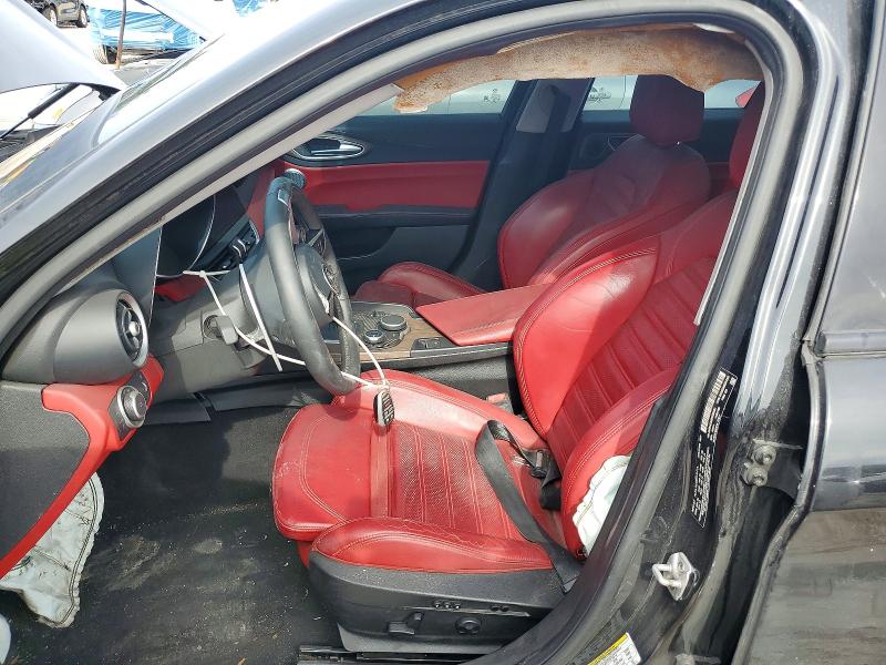64216946 :رقم المزاد ، ZARFAECN2H7559683 vin ، 2017 Alfa Romeo Giulia مزاد بيع