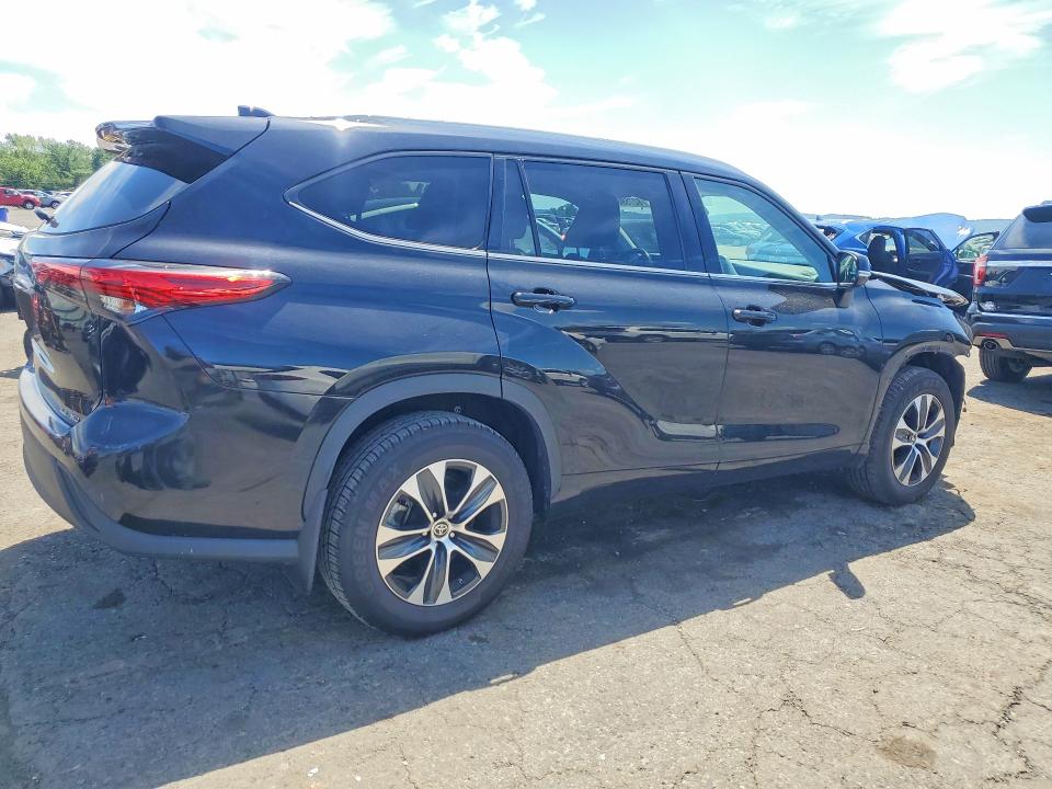 62759626 :رقم المزاد ، 5TDGZRBH9NS192437 vin ، 2022 Toyota Highlander مزاد بيع