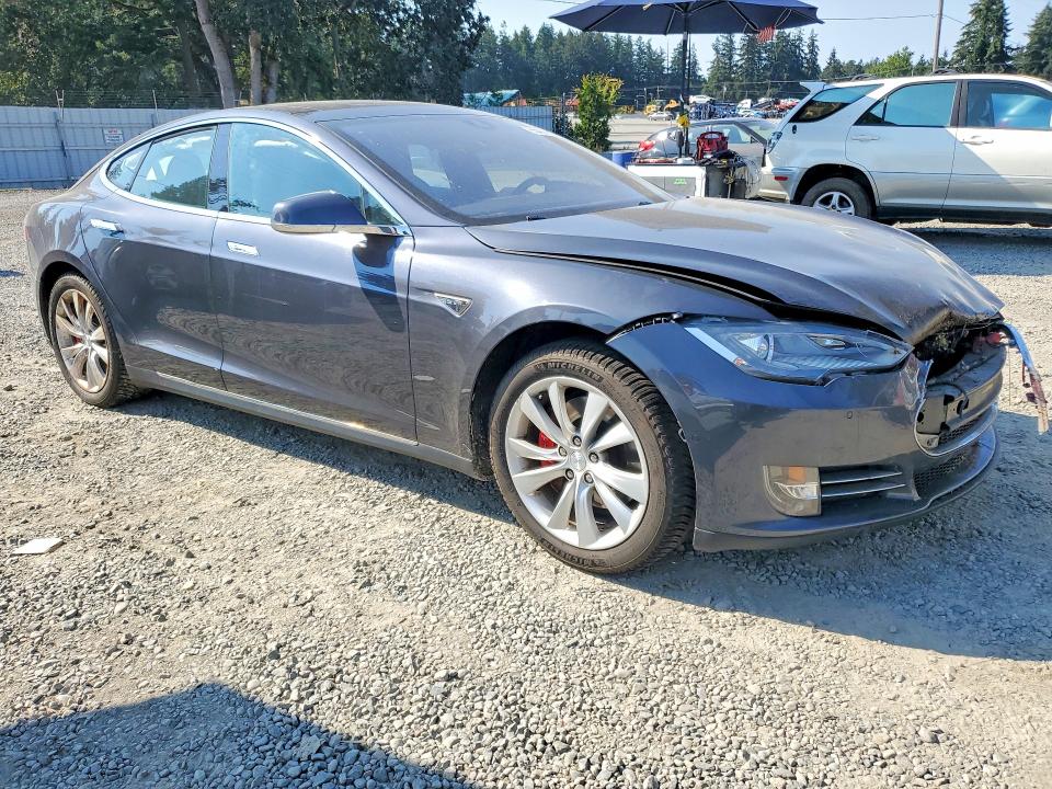 65498696 :رقم المزاد ، 5YJSA4H44FF081289 vin ، 2015 Tesla Model S مزاد بيع