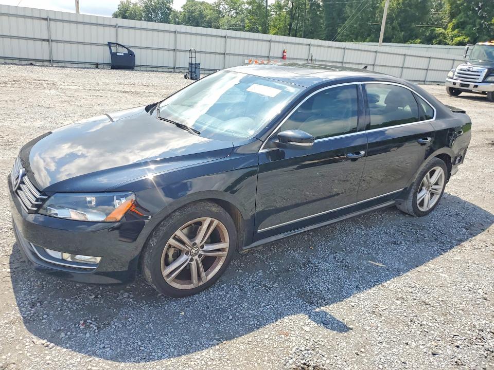 63179066 :رقم المزاد ، 1VWBS7A38FC031053 vin ، 2015 Volkswagen Passat مزاد بيع