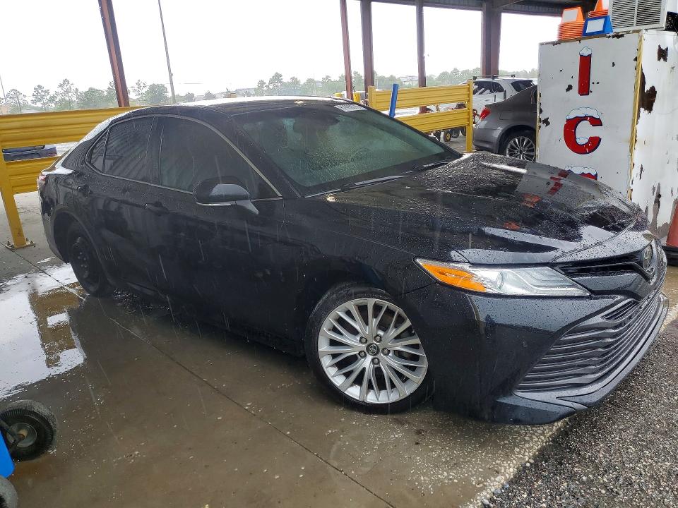2018 Toyota Camry მანქანა იყიდება აუქციონზე, vin: 4T1B11HK5JU112607, აუქციონის ნომერი: 63990376
