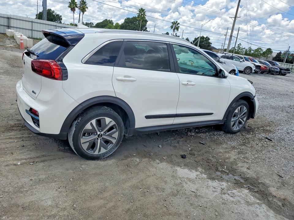 2020 Kia Niro მანქანა იყიდება აუქციონზე, vin: KNDCE3LG5L5040686, აუქციონის ნომერი: 64037516