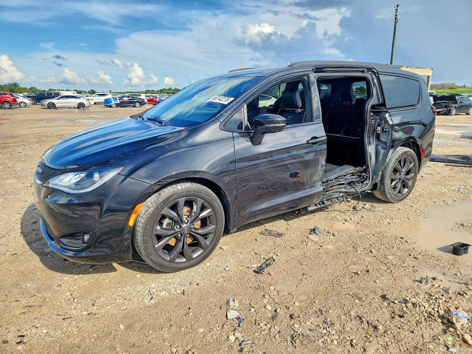 66142276 :رقم المزاد ، 2C4RC1GG1JR259871 vin ، 2018 Chrysler Pacifica مزاد بيع