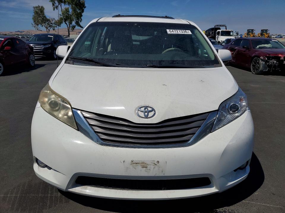2011 Toyota Sienna მანქანა იყიდება აუქციონზე, vin: 5TDYK3DC9BS114386, აუქციონის ნომერი: 64721336