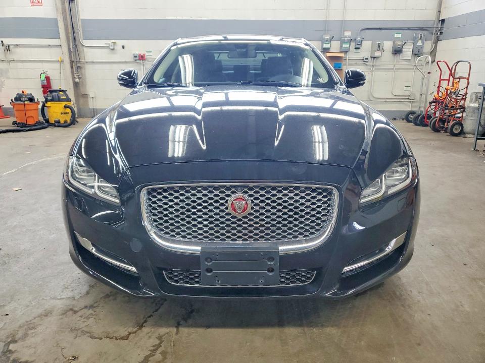 2016 Jaguar Xjl მანქანა იყიდება აუქციონზე, vin: SAJWJ2GD0G8V96171, აუქციონის ნომერი: 63910326