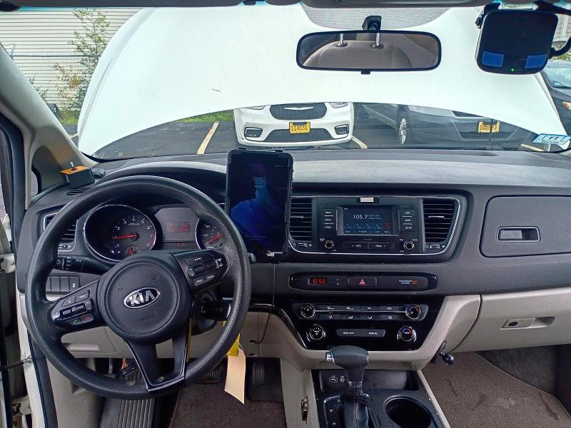 65010276 :رقم المزاد ، KNDMA5C11H6285610 vin ، 2017 Kia Sedona مزاد بيع