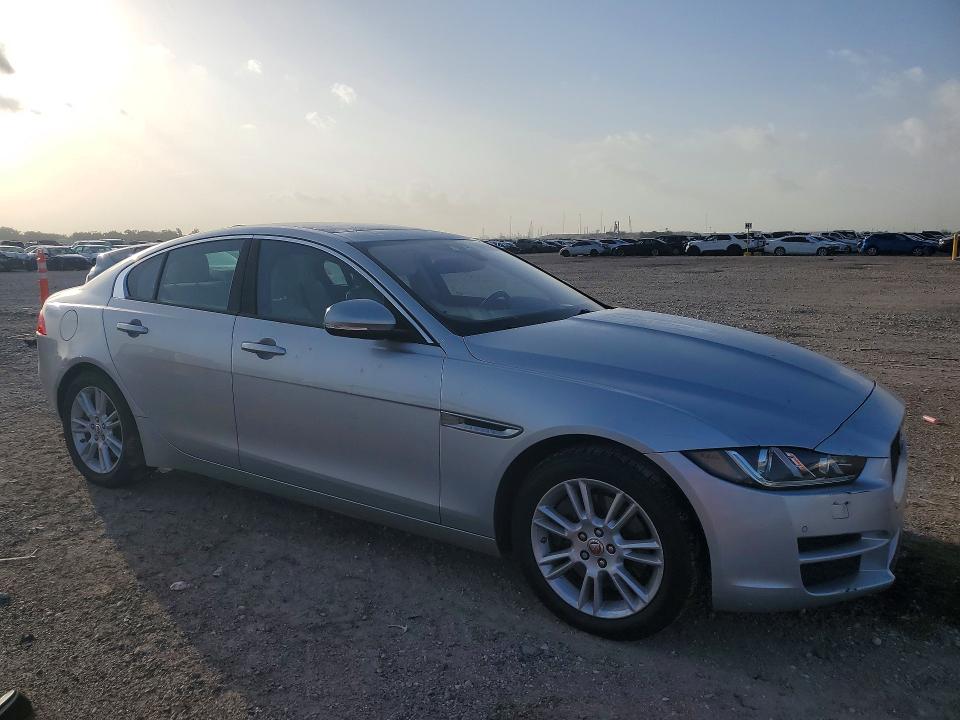 64154006 :رقم المزاد ، SAJAD4BG9HA973749 vin ، 2017 Jaguar Xe مزاد بيع