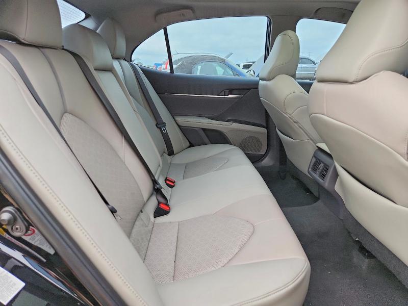 66421496 :رقم المزاد ، 4T1B61HK6JU525363 vin ، 2018 Toyota Camry مزاد بيع