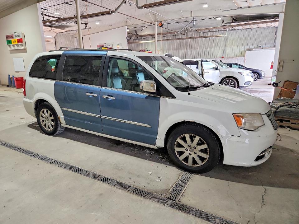 65017806 :رقم المزاد ، 2C4RC1BG1ER444290 vin ، 2014 Chrysler Town & Country مزاد بيع