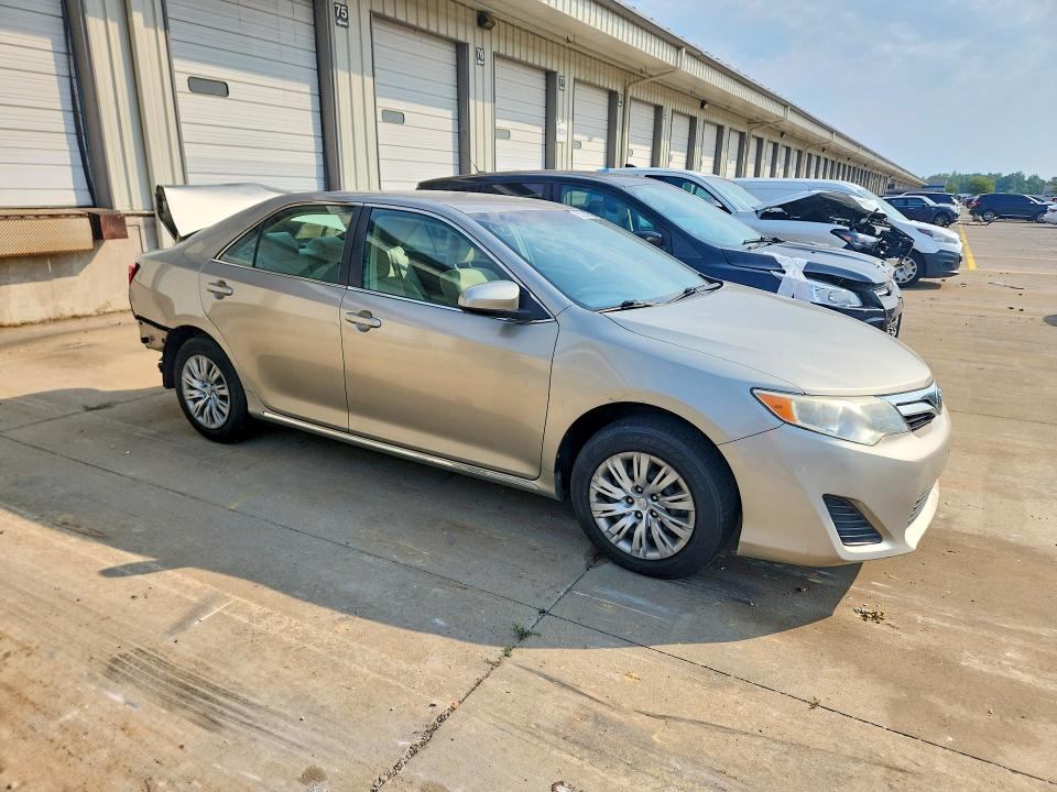 62823896 :رقم المزاد ، 4T1BF1FK6EU364456 vin ، 2014 Toyota Camry مزاد بيع