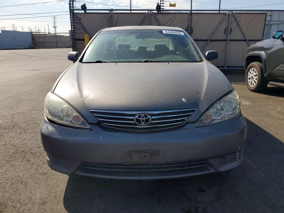 64486066 :رقم المزاد ، 4T1BE32K85U622545 vin ، 2005 Toyota Camry مزاد بيع