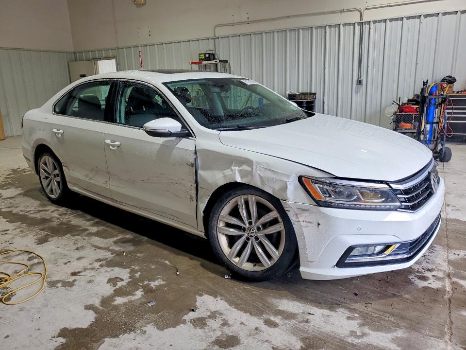67151906 :رقم المزاد ، 1VWBA7A36JC021889 vin ، 2018 Volkswagen Passat مزاد بيع