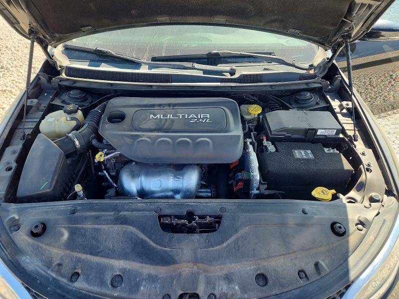 64231336 :رقم المزاد ، 1C3CCCCB0FN508570 vin ، 2015 Chrysler 200 مزاد بيع