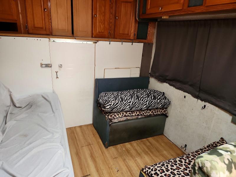 63443806 :رقم المزاد ، 1FDWE35L13HB05888 vin ، 2004 Gulf Stream Recreational Vehicle (rv) مزاد بيع