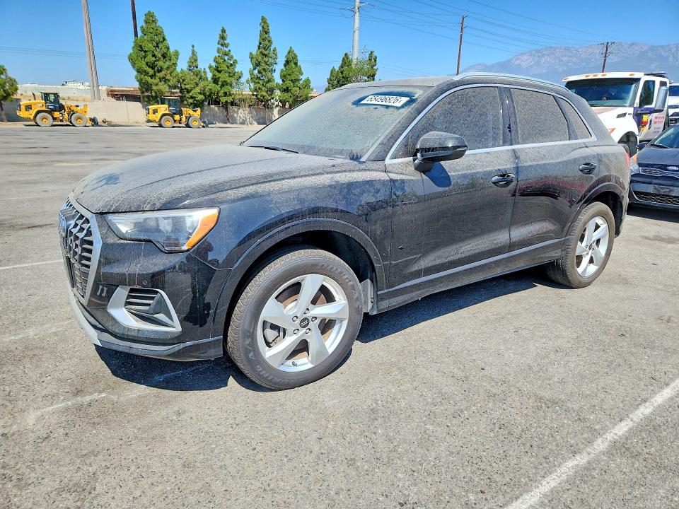 65496826 :رقم المزاد ، WA1AUCF3XM1132169 vin ، 2021 Audi Q3 مزاد بيع