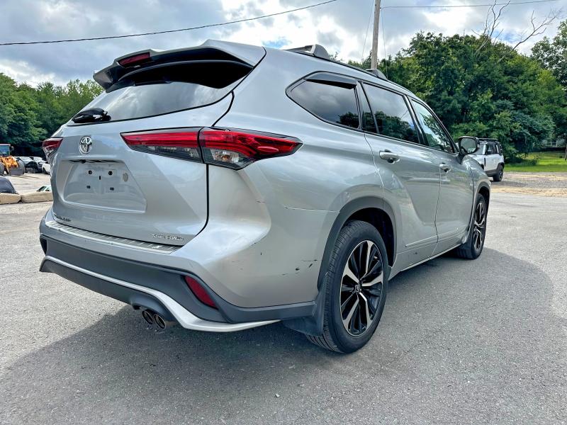 Aukcja sprzedaży 2022 Toyota Highlander, vin: 5TDLZRBH1NS216003, numer aukcji: 64052636