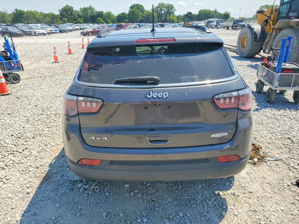 64059876 :رقم المزاد ، 3C4NJDBB0JT155046 vin ، 2018 Jeep Compass مزاد بيع