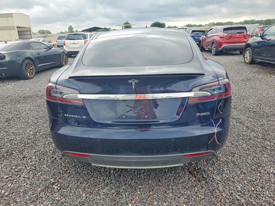 64040696 :رقم المزاد ، 5YJSA1H22FFP69711 vin ، 2015 Tesla Model S مزاد بيع