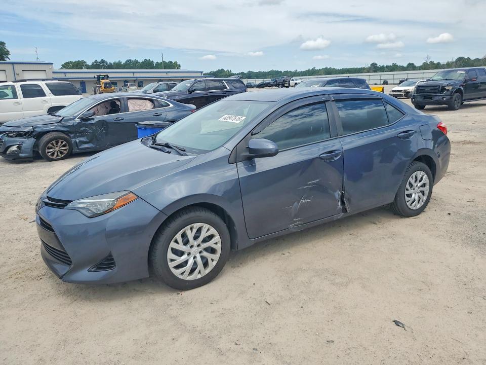 63547516 :رقم المزاد ، 5YFBURHE9JP852078 vin ، 2018 Toyota Corolla مزاد بيع